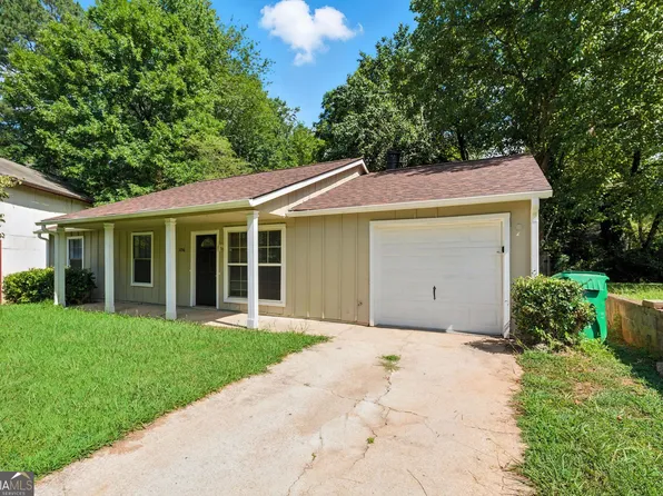 1056 Parkwest Ct, Stone Mountain, GA 30088