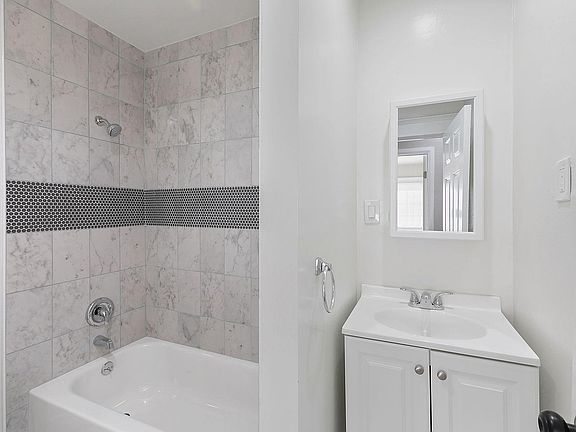 3rd image of 6321 Gretna Ave