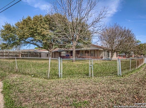 4th image of 1815 Dellhaven Dr