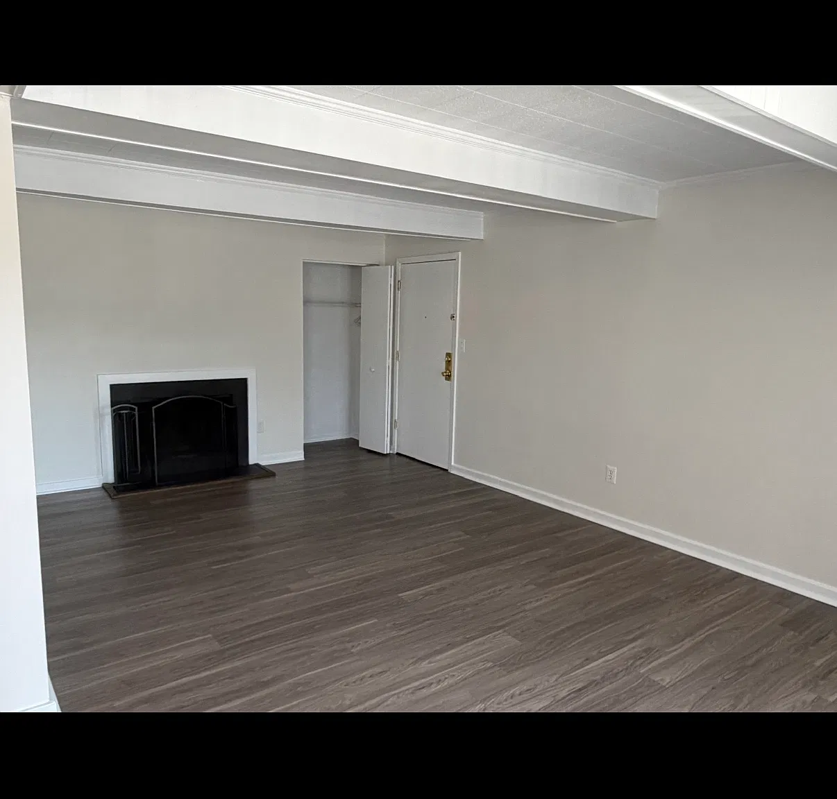 11 Warren Lodge Ct — Photo 1