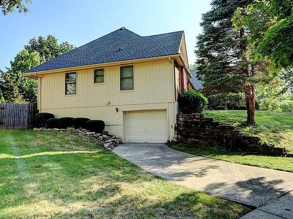 3rd image of 6304 Larson Ave