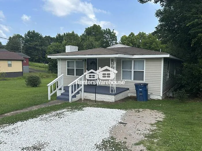3 bed, 1.0 bath, 1336 sqft, $1,295 — Photo 3