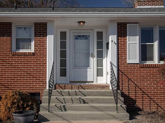 4th image of 909 Chestnut Dr