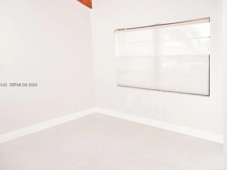 347 Leslie Dr — Photo 5