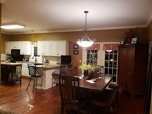 3rd image of 2112 Villa Sq
