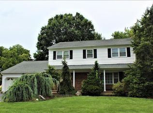 8 Lucille Ct, Edison, NJ 08820