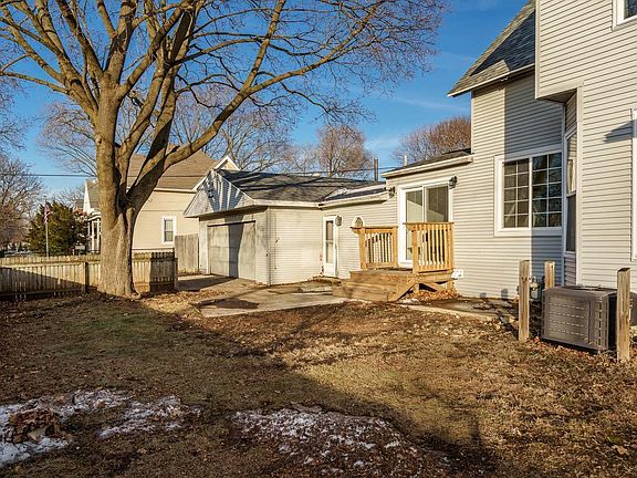 3rd image of 1123 Portland Avenue