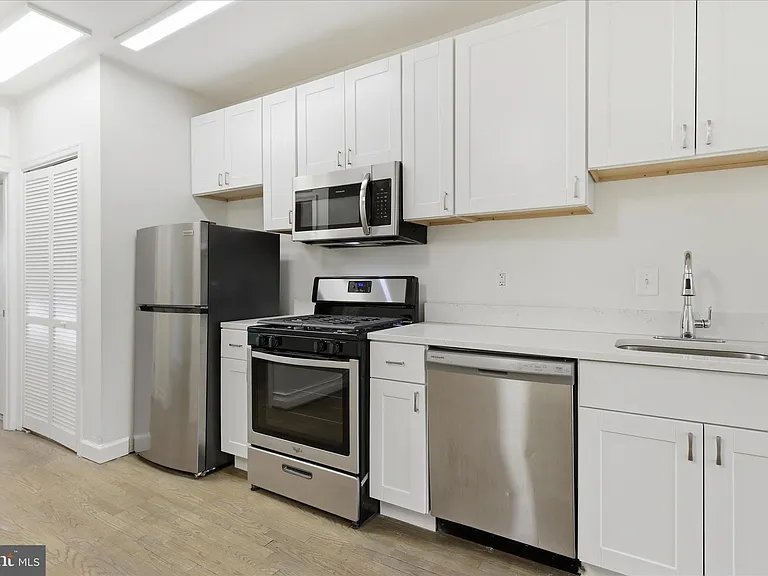 221 20th St NE #3 — Photo 10