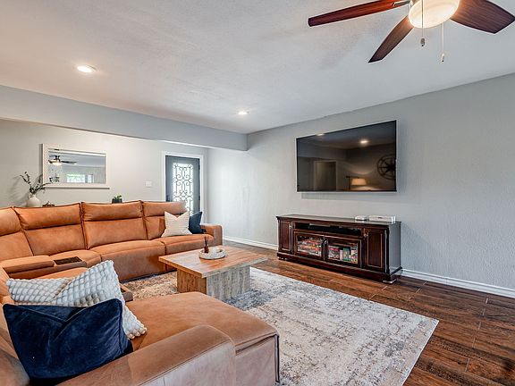 5th image of 2205 Indian Creek Dr