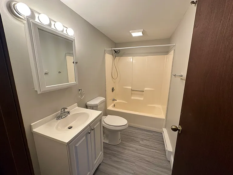 2 Bartlett St #6 — Photo 4