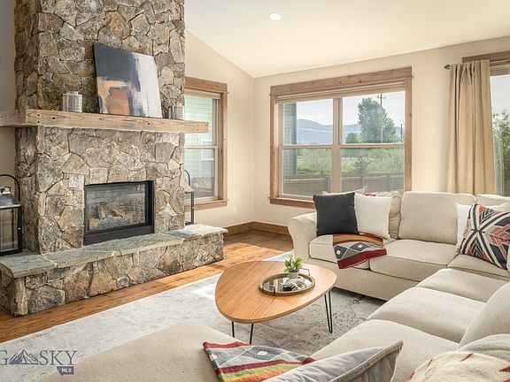 3rd image of 560 Clifden Dr