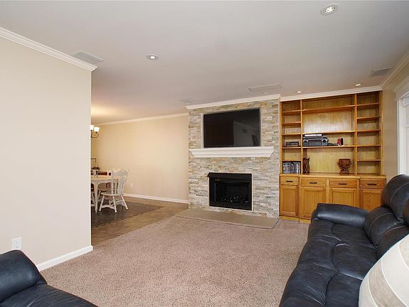 5th image of 388 Sorrento Dr