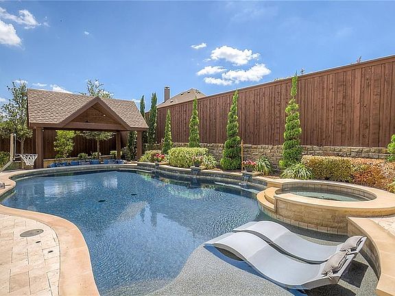 2nd image of 610 Willowview Dr