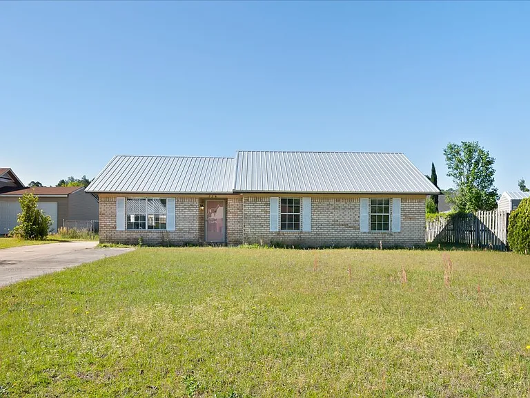 756 Melissa Dr — Photo 1