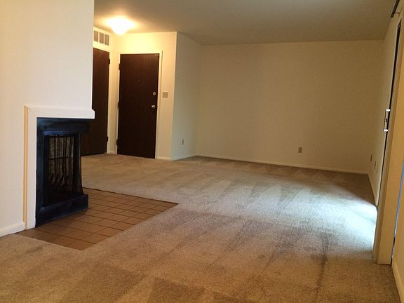 4th image of 883 N Woodbridge Dr
