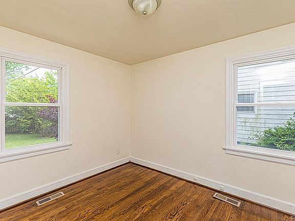 3rd image of 3215 Utah Pl
