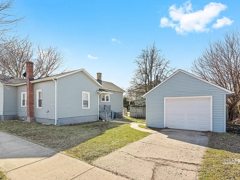 742 E Downer Pl — Photo 8