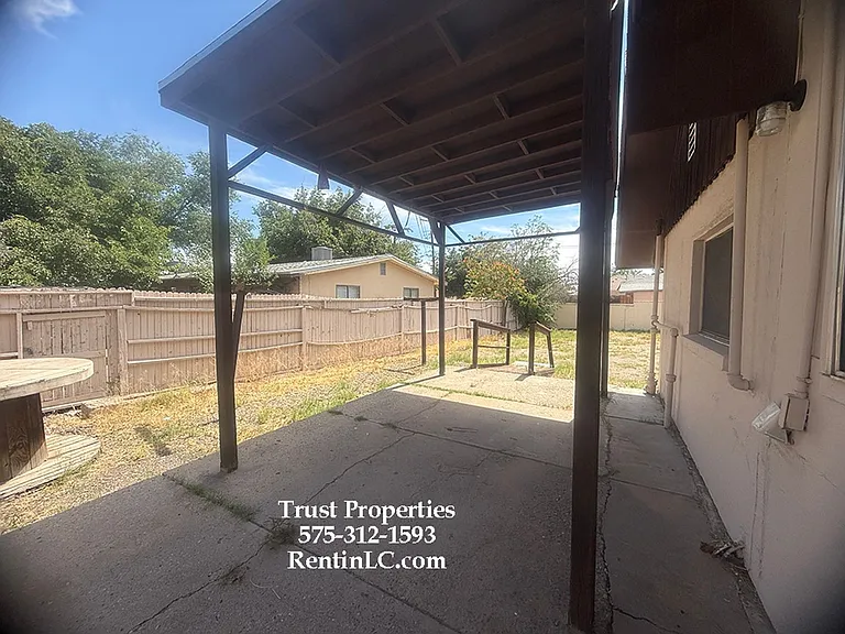920 Texas Ave — Photo 7