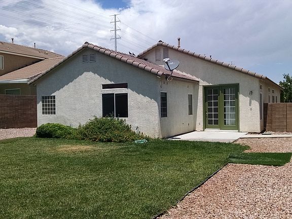 BACKYARD W/PATIO