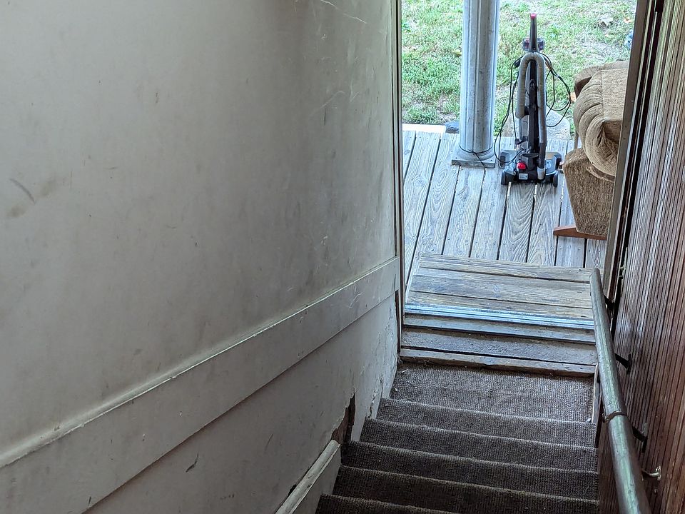 2nd image of 602 W Winona Ave APT 2