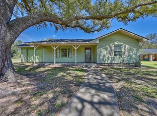 104 E Nichols St, Bellville, TX 77418