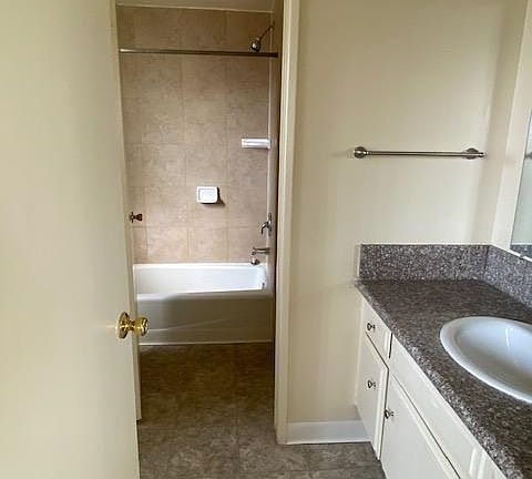3rd image of 25 N El Molino St APT L
