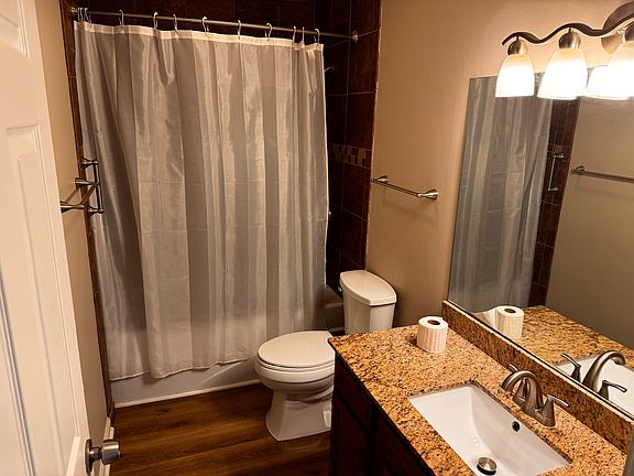 3rd image of 3212 River Oaks Blvd