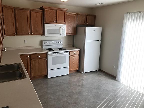 3rd image of 825 Parker Blvd Unit 402
