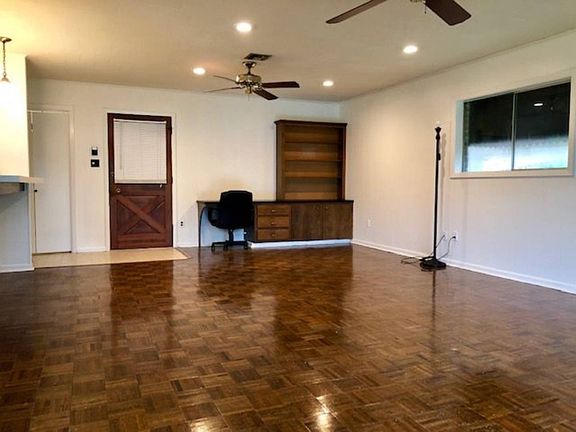 5th image of 105 Cedarwood St