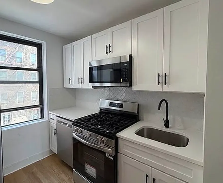 445 W 240th St #3M