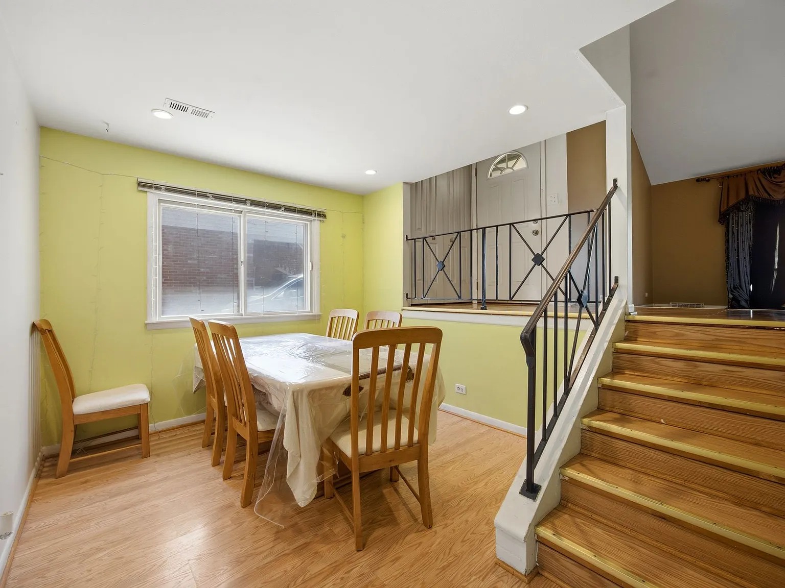 3 bed, 1.5 bath, 1361 sqft, $2,600 — Photo 4