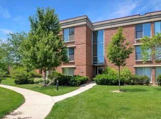 392 Kelburn Rd APT 122, Deerfield, IL 60015