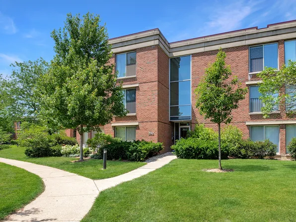 392 Kelburn Rd APT 122, Deerfield, IL 60015