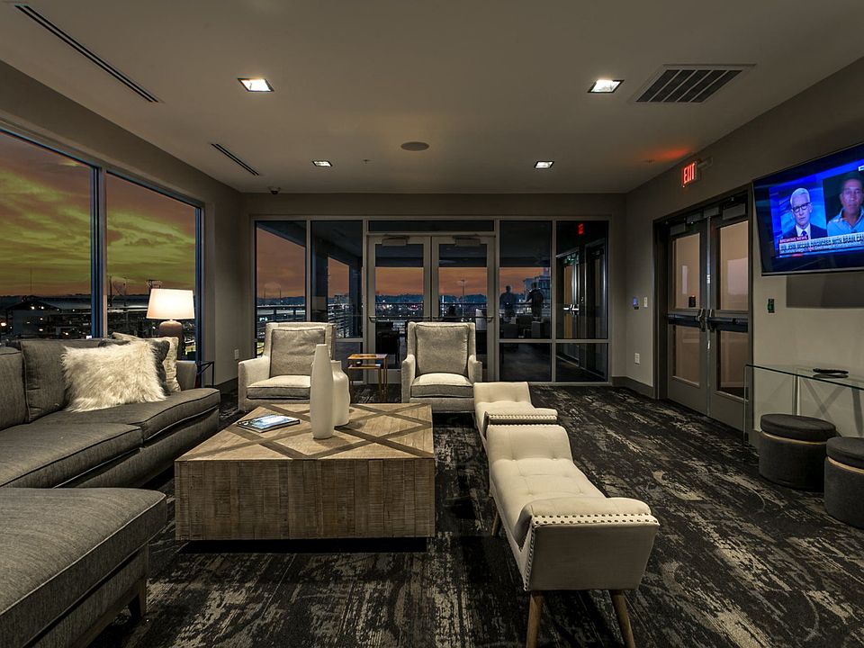 Rooftop Resident Lounge with Downtown View