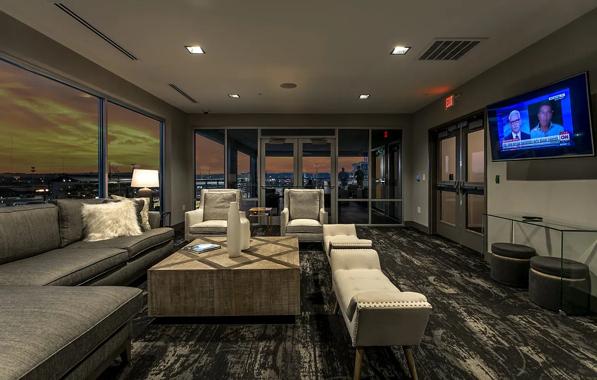 Rooftop Resident Lounge with Downtown View - Flats on 4th