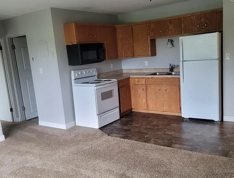 803 9th St #11 — Photo 2