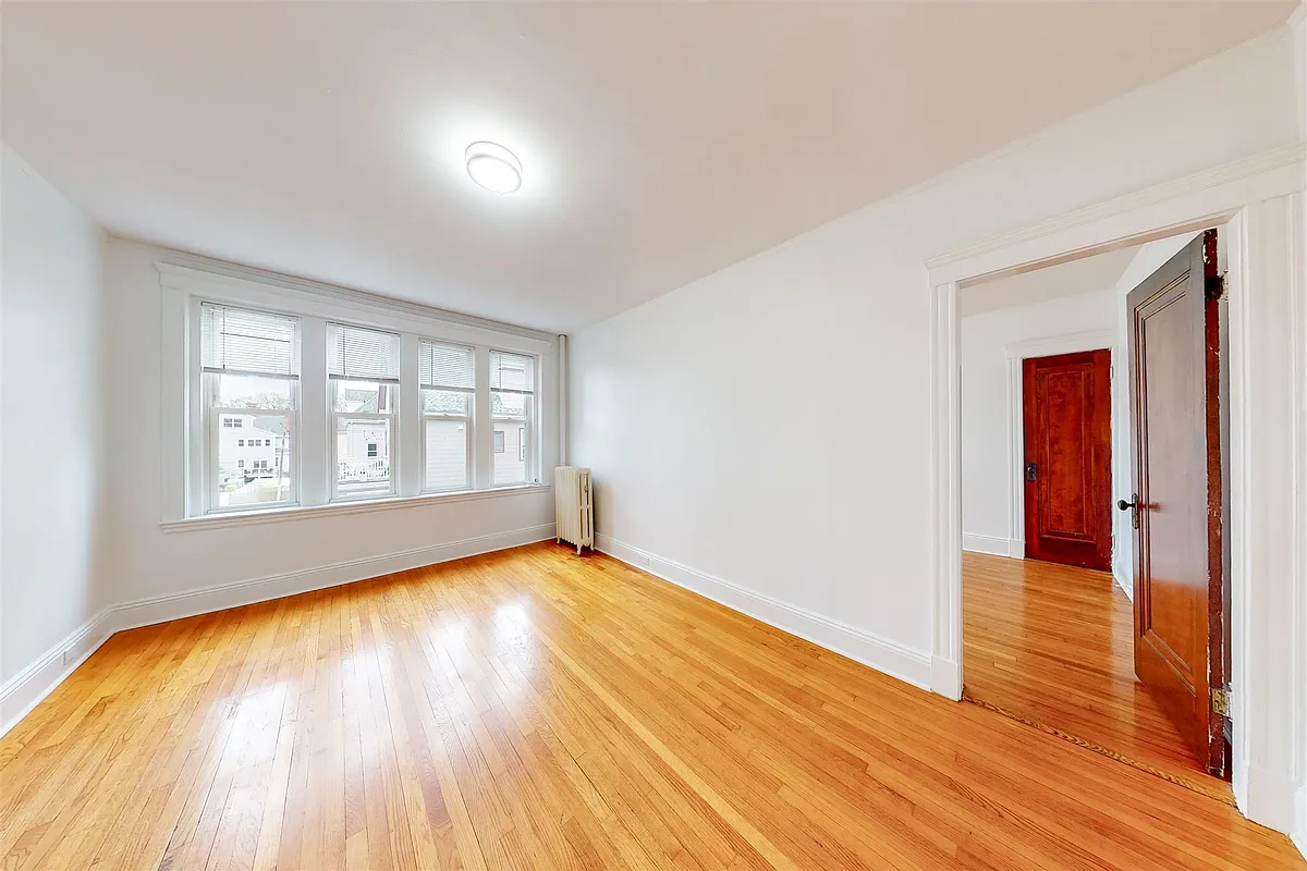 Building Photo - 172 Maple St #110