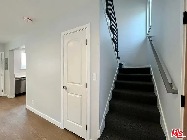 903 S Barrington Ave — Photo 18