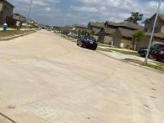 Exterior Neighborhood (street photo)