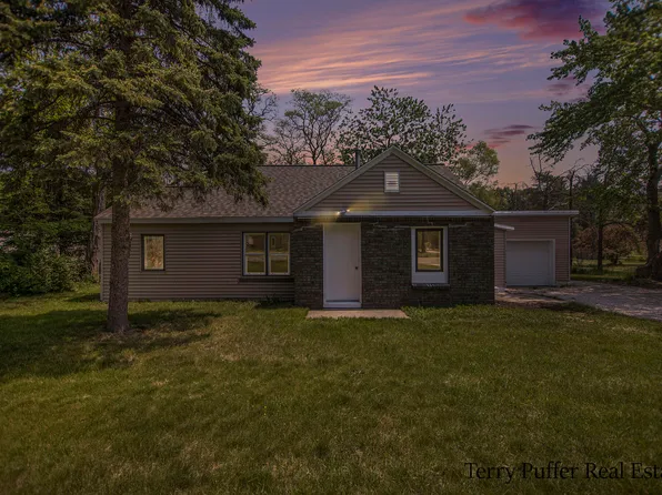 2082 Whitehall Rd, Muskegon, MI 49445