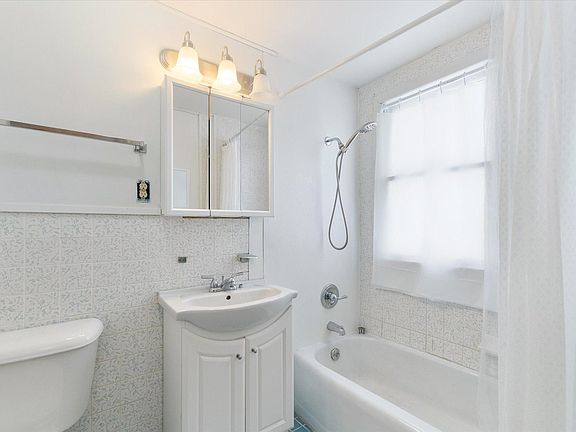 5th image of 10610 Stinson Ave