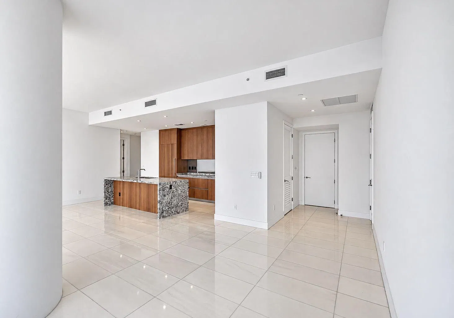 3 bed, 3.5 bath, 1946 sqft, $20,000 — Photo 1