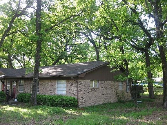 3rd image of 215 Pierce Dr
