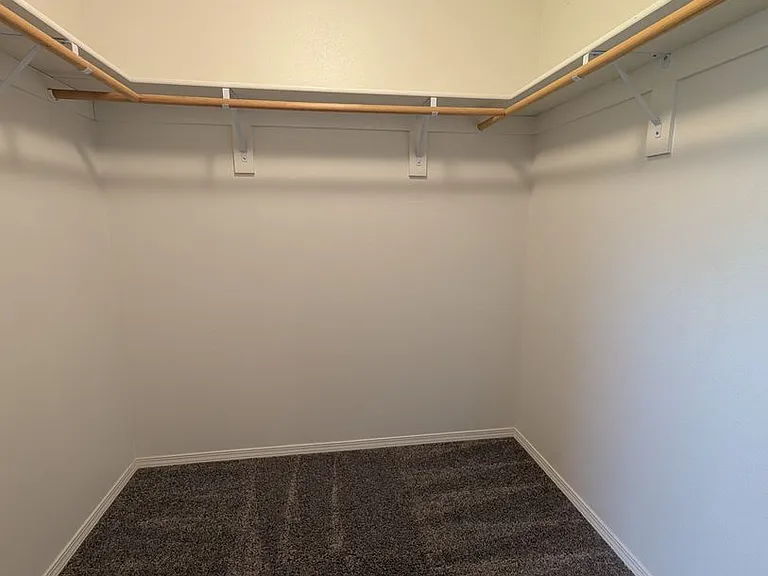 1724 Pioneer Dr — Photo 6