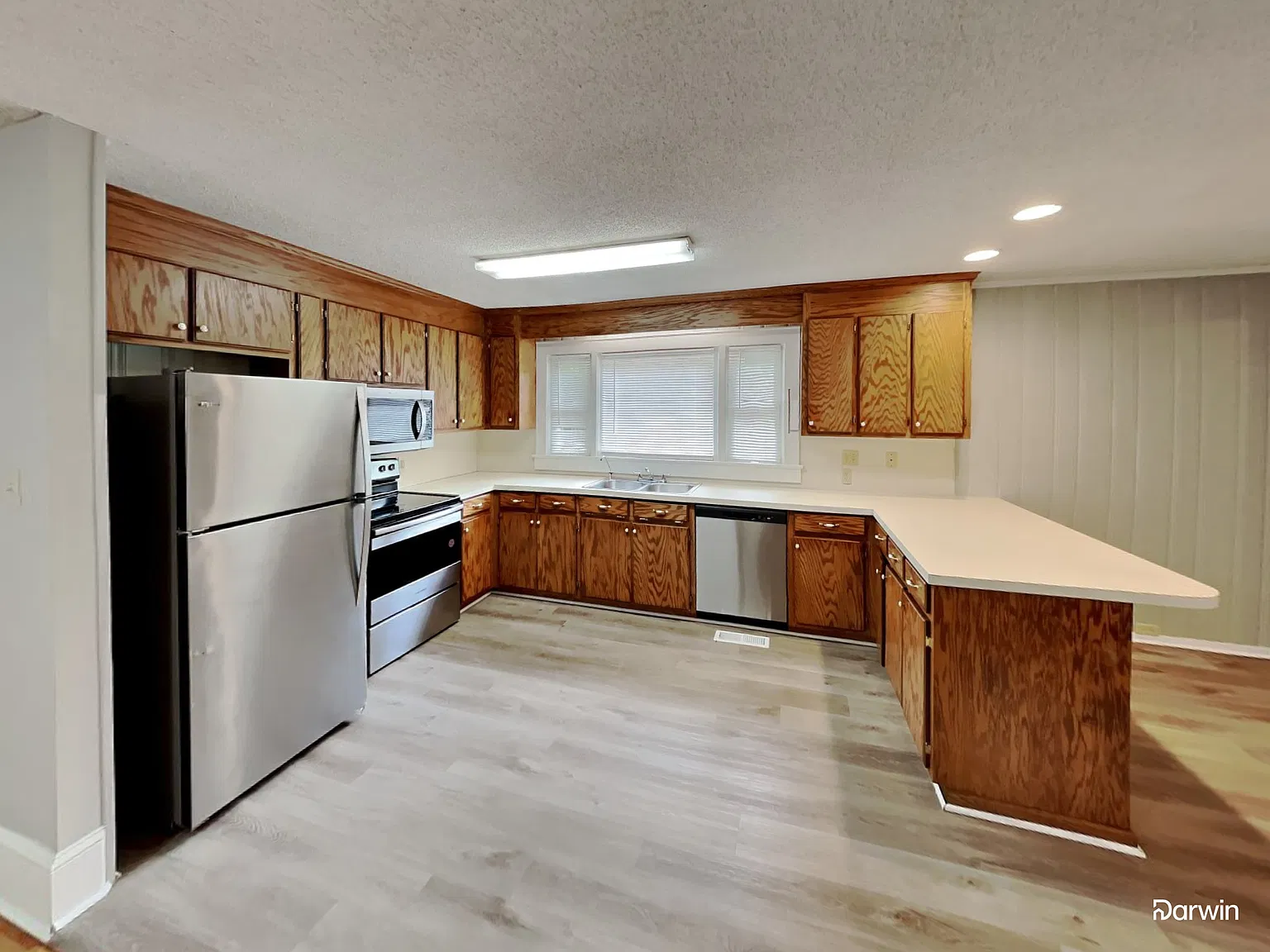 3 bed, 1.5 bath, 1575 sqft, $1,820 — Photo 2