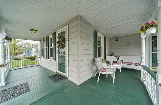 3rd image of 32 Parker St