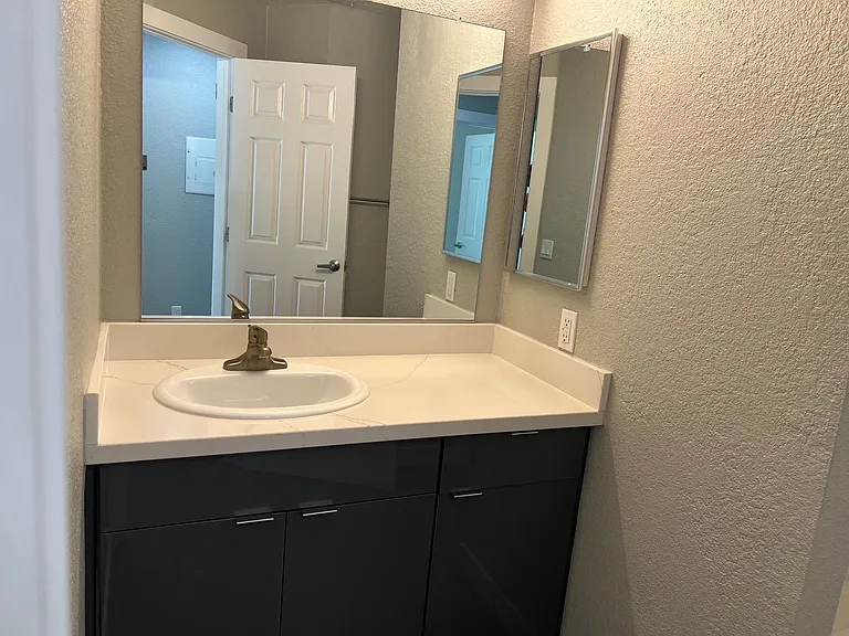 River House Apartments — Photo 57