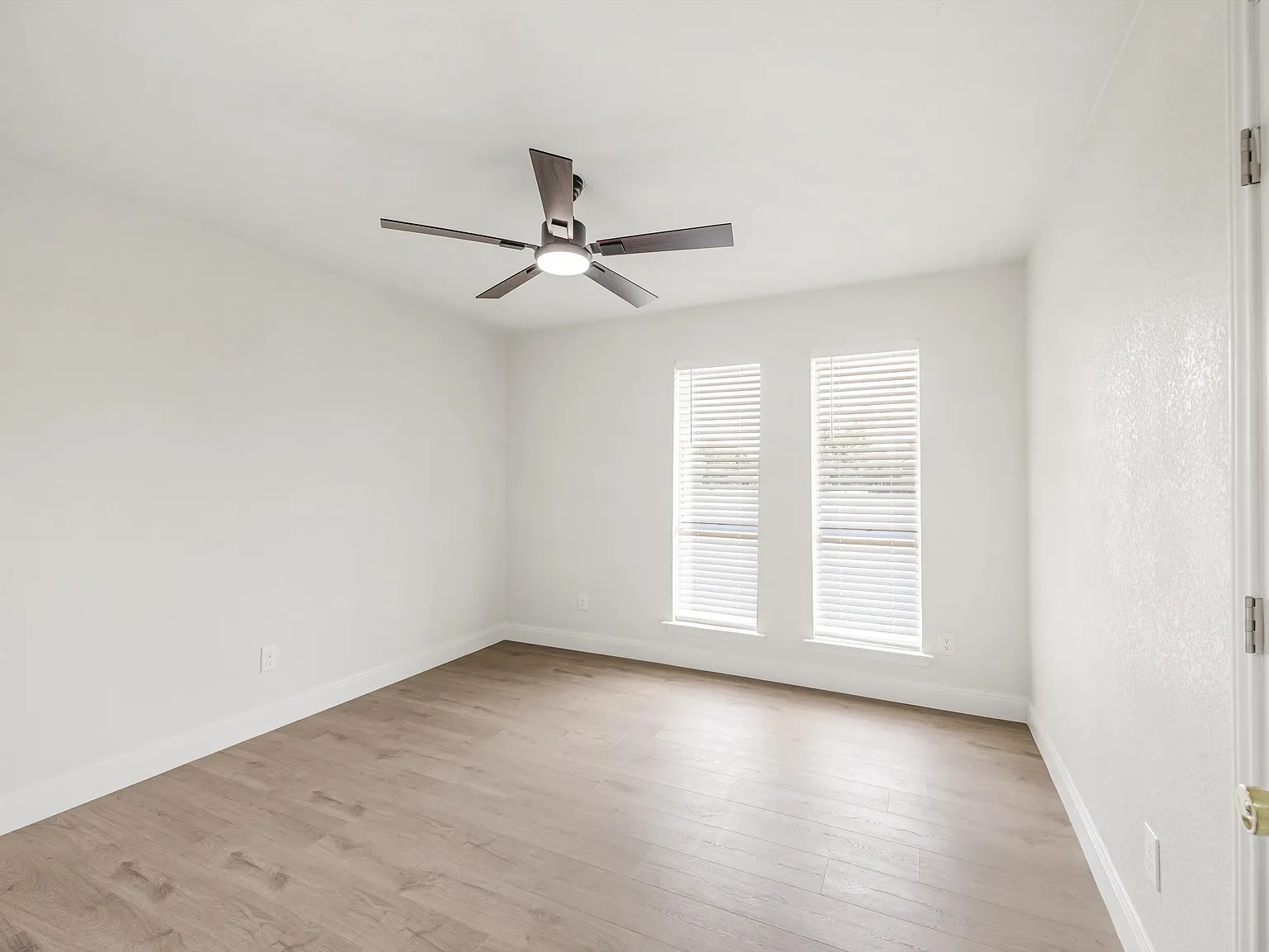3 bed, 2296 sqft, $3,500 — Photo 4