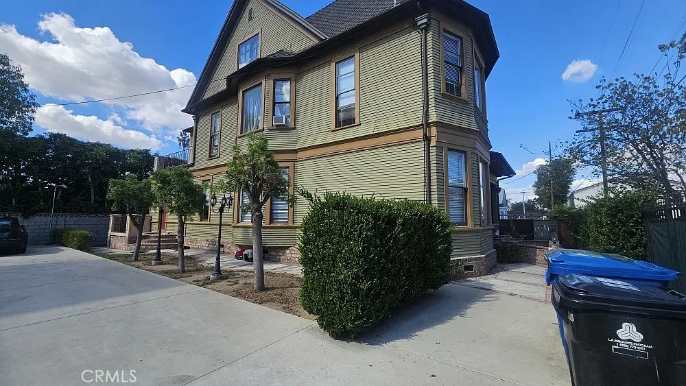 1 bed, 2450 sqft, $1,350 — Photo 2