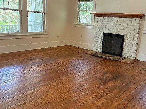 11th image of 16582 River St